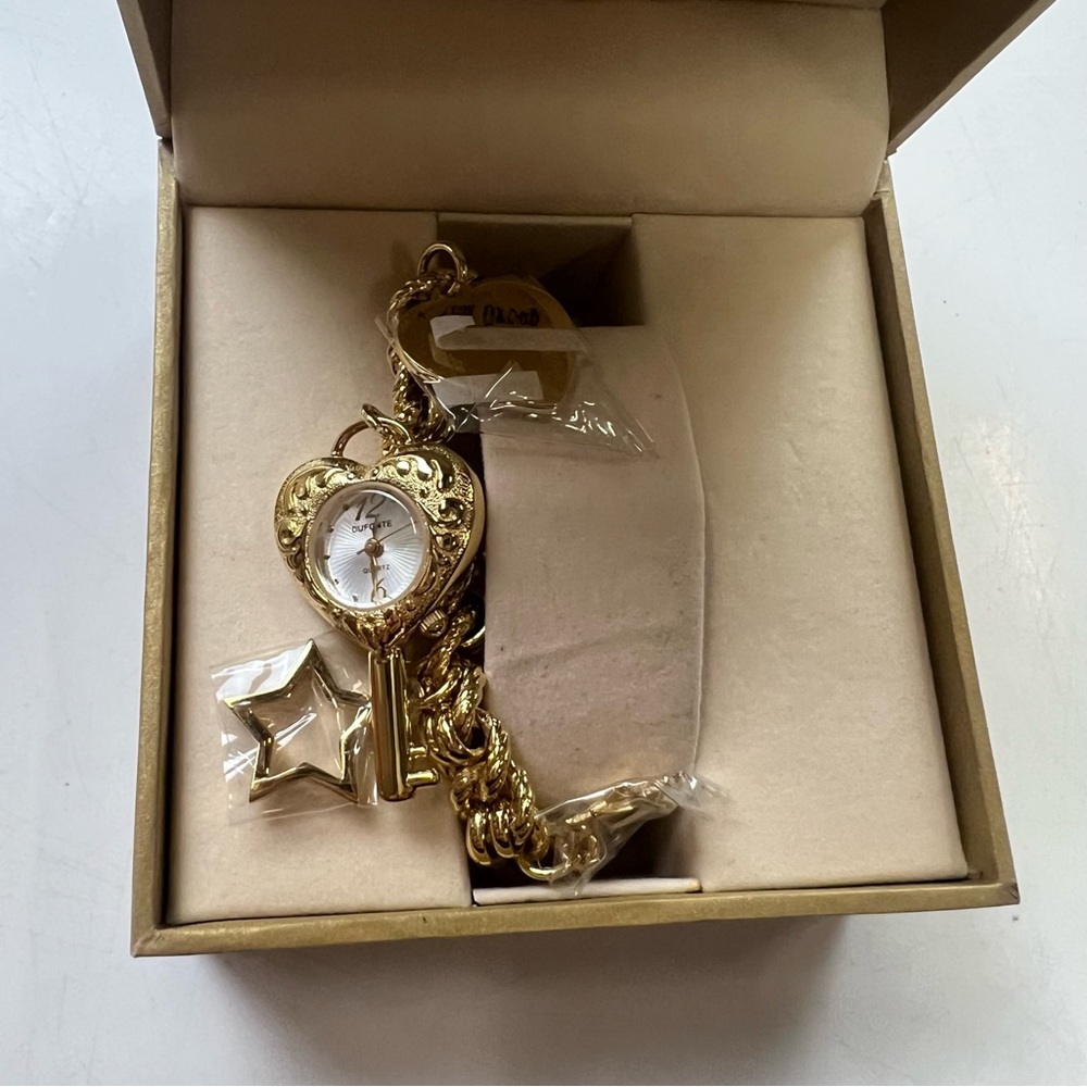 Dufonte women’s Women's Charm Bracelet w/ heart shaped key Quartz Watch L53-23